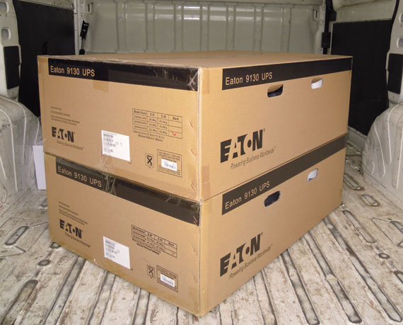 Eaton 9130 3000RM 103006463-6591 в комплекте с батарейным модулем в упаковке перед доставкой заказчику